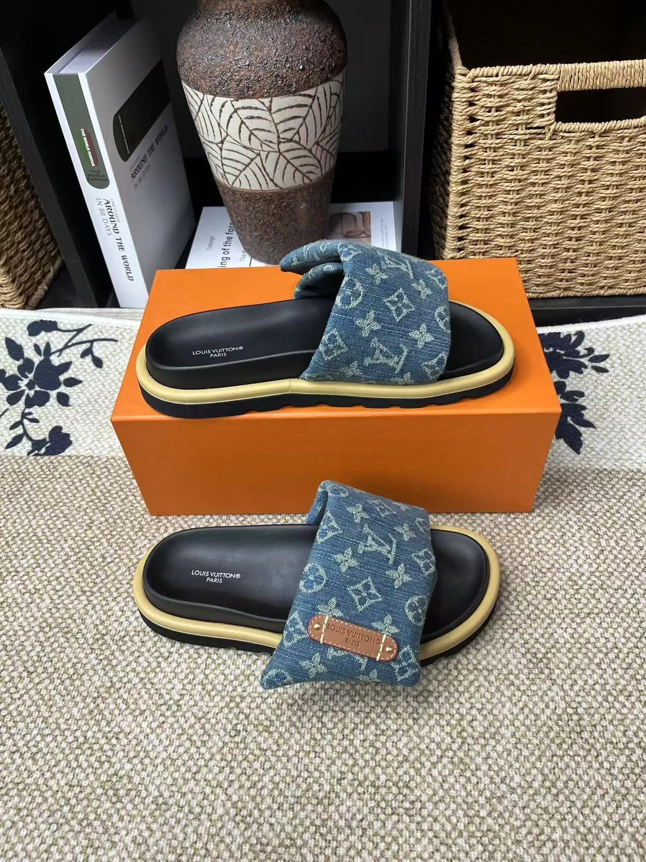 P340 yuan LV Louis Vuitton Full of high-end feel! A popular model among bloggers at home and abroad, it’s retro and fashionable, and looks stunning on your feet! Mainly recommended model on the official website★ ━━━━━ ЅᏇєєt ━━━━━ ▪️Upper: original calfskin ➕5D printing process ▪️Inner: imported mixed sheepskin ▪️Outsole: original molded foam outsole ▪️Size: Female 35-40 Men's 39-44 (women's 41 men's 45)